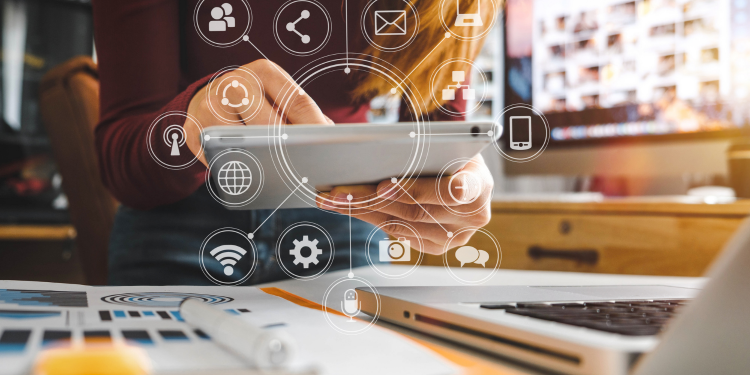 Ibovespa se afasta das máximas e vai a 125 mil pontos, dólar salta a R$ 5,20: reação exagerada ou nova tendência do mercado?