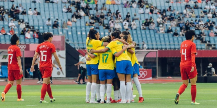 Com Duda e Formiga, seleção feminina vence na estreia dos Jogos Olímpicos