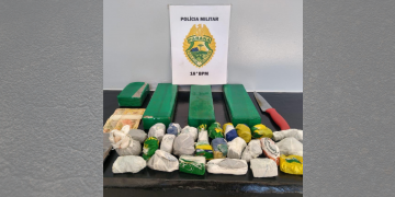 POLICIAS MILITARES DO 16° BPM REALIZAM A PRISÃO DE DOIS INDIVÍDUOS ENVOLVIDOS COM TRÁFICO DE DROGAS E REALIZAM APREENSÃO DE GRANDE QUANTIDADE DE SUBSTÂNCIAS ENTORPECENTES