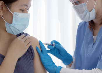 Com 63,71% dos adultos imunizados, Paraná é 5º estado que mais vacinou a população