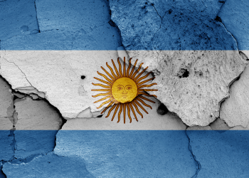 Argentina segura desvalorização do peso para controlar inflação