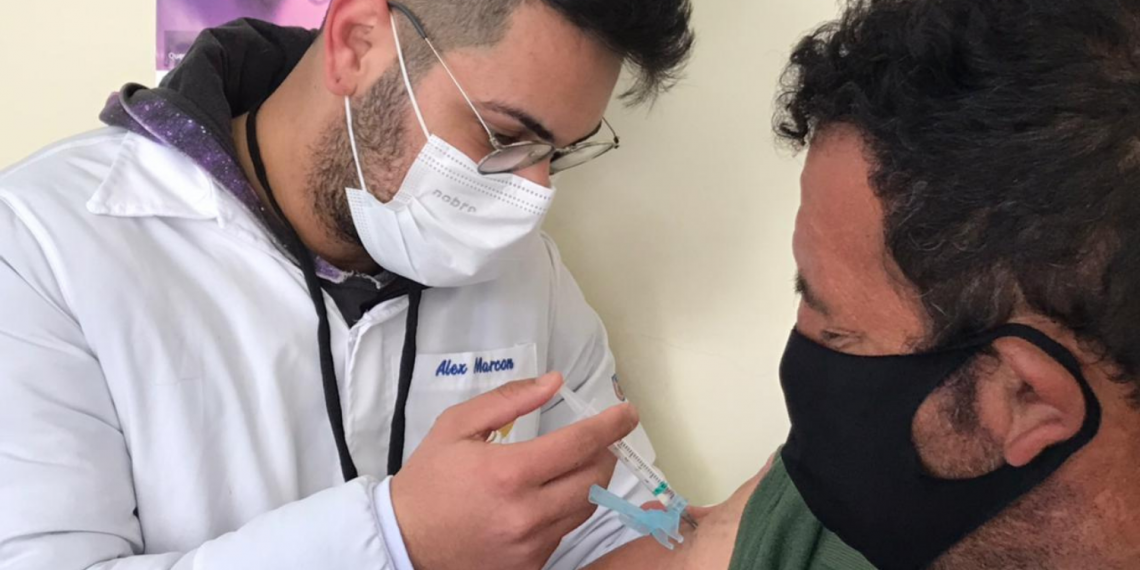 PESSOAS EM SITUAÇÃO DE RUA SÃO IMUNIZADAS CONTRA A COVID-19 EM GUARAPUAVA