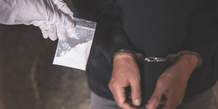 Tráfico de drogas no Pinhão, pessoas são presas