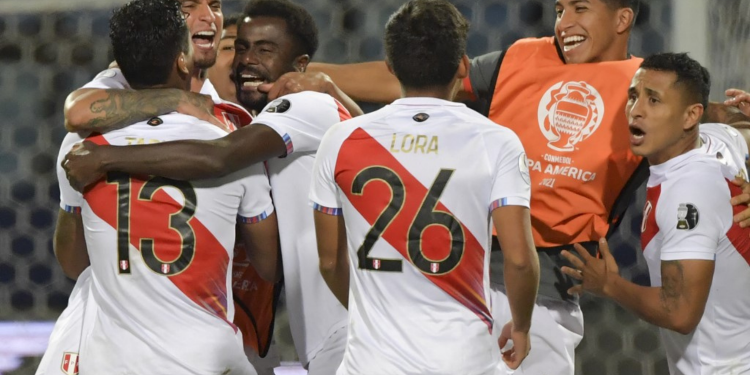 Peru parte às semis em tarde de Lapadula e Gallese