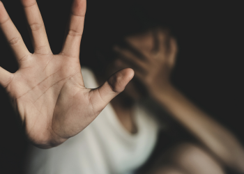 Violência: homem é preso por agredir, ameaçar esposa e filho de morte, em Guarapuava