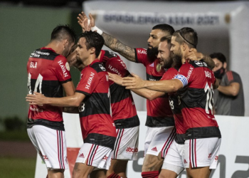 GABI FAZ HAT-TRICK, E FLAMENGO GOLEIA O BAHIA PELO BRASILEIRÃO