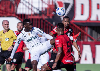 PALMEIRAS VENCE O ATLÉTICO-GO FORA DE CASA E VOLTA À LIDERANÇA DO BRASILEIRÃO