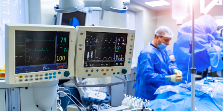 Com público prioritário imunizado, internação de idosos nas UTIs Covid cai para 27%