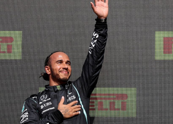 Hamilton é vítima de ofensas racistas nas redes após GP da Inglaterra