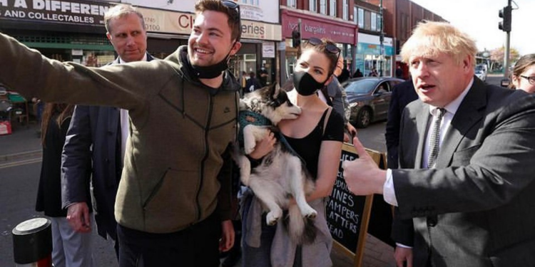 Inglaterra retira quase todas as medidas restritivas