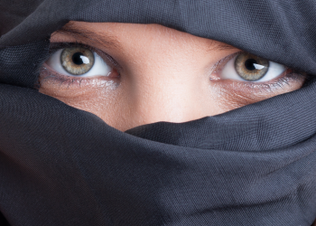 UE permite proibição do véu islâmico no horário de trabalho
