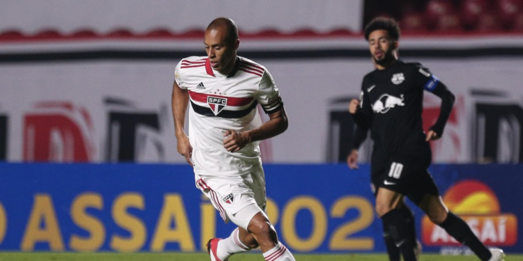 DE VIRADA, RED BULL BRAGANTINO VENCE O SÃO PAULO E REASSUME LIDERANÇA DO BRASILEIRÃO