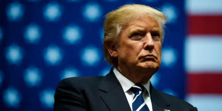 Rede social lançada por ex-conselheiro de Trump alvo de ataque informático