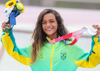 Rayssa Leal, a Fadinha, fatura prata no skate street em Tóquio 2020