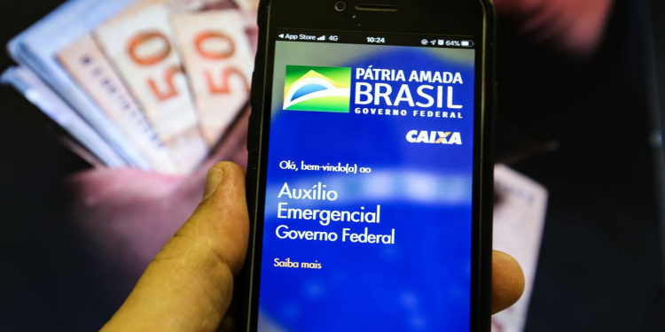 Trabalhadores nascidos em março podem sacar auxílio emergencial
