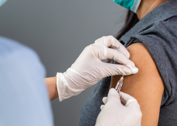 Mais de 5 milhões de paranaenses foram imunizados contra Covid-19, quase 60% do público vacinável