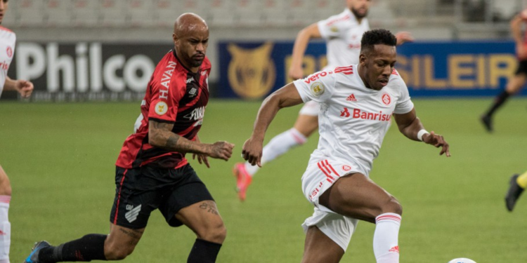ATHLETICO-PR DERROTA O INTERNACIONAL E VOLTA A VENCER NO BRASILEIRÃO