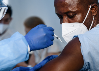 Municípios que já tenham imunizado caminhoneiros devem seguir com vacinação da população em geral, orienta SESA