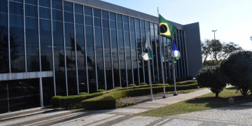 SERVIDORES MUNICIPAIS GARANTEM REPOSIÇÃO DE PERDAS SALARIAIS