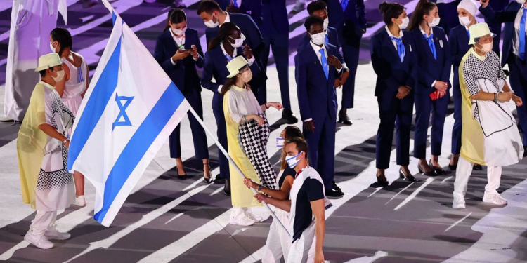 Atletas israelenses mortos em 1972 são lembrados na abertura de Tóquio