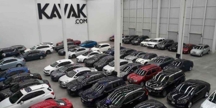 Startup de carros usados chega ao Brasil