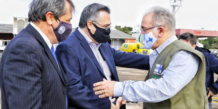 Com lote extra, Paraná acelera vacinação contra a Covid-19 na fronteira