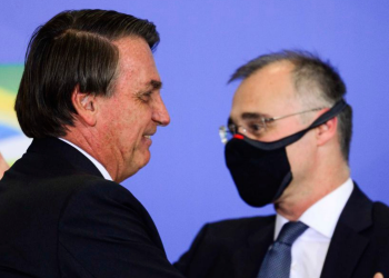 Bolsonaro indica André Mendonça ao Supremo Tribunal Federal