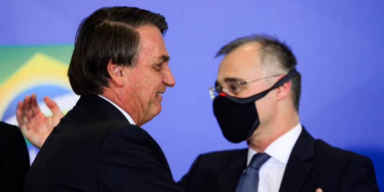 Bolsonaro indica André Mendonça ao Supremo Tribunal Federal