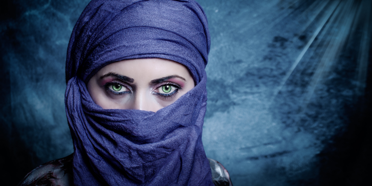 Taleban volta ao poder no Afeganistão e retoma repressão contra as mulheres