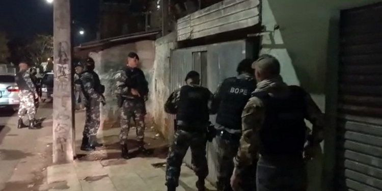 PM faz operação contra uso de adolescentes no tráfico de drogas, em Curitiba