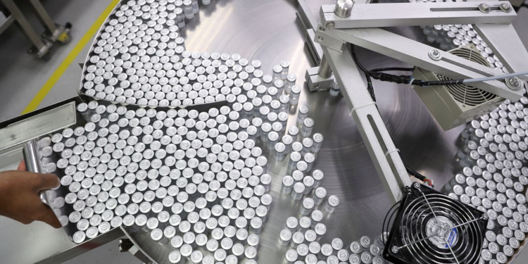 Butantan recebe ingrediente para 20 milhões de doses de vacina