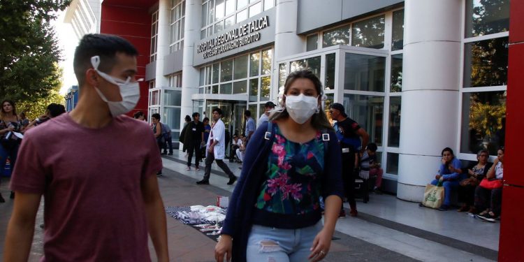 Covid-19: chilenos vacinados com CoronaVac terão dose de reforço