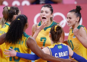 Meninas do vôlei batem Comitê Olímpico Russo e vão às semifinais