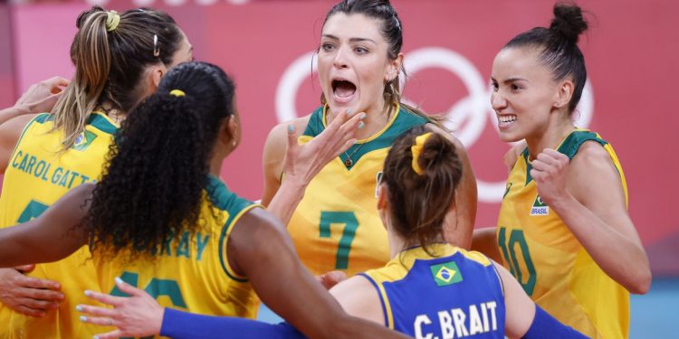 Meninas do vôlei batem Comitê Olímpico Russo e vão às semifinais