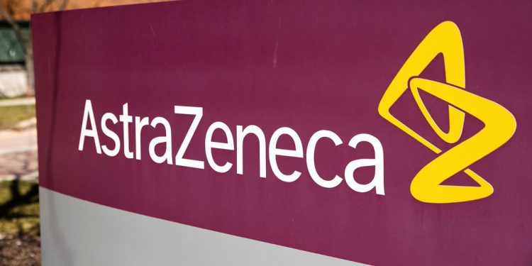 Fiocruz recebe IFA para 4,7 milhões de doses de vacina contra covid-19
