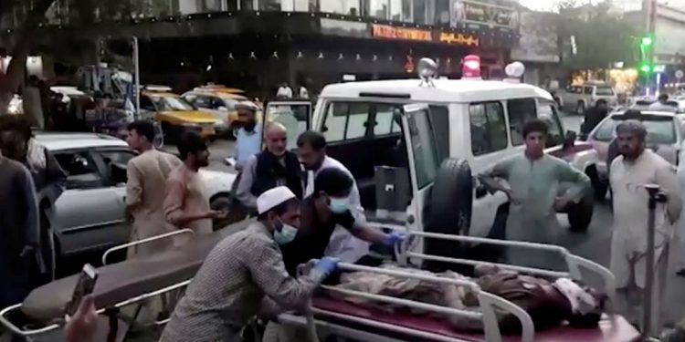 Afeganistão: novo balanço indica pelo menos 95 mortos em explosões