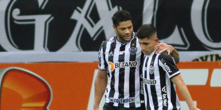 ATLÉTICO-MG BATE O PALMEIRAS E ABRE VANTAGEM NA LIDERANÇA DO BRASILEIRÃO