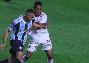 COM GOL NO FIM, SÃO PAULO DERROTA O GRÊMIO E RESPIRA NO BRASILEIRÃO