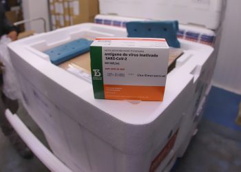 Paraná recebe 57,6 mil doses de CoronaVac
