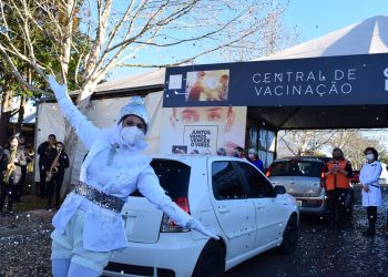 CAMPANHA ATINGE A MARCA DE 100 MIL GUARAPUAVANOS COM AO MENOS A PRIMEIRA DOSE CONTRA A COVID-19