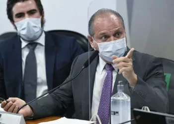 Depoimento de Ricardo Barros na CPI é suspenso após bate-boca