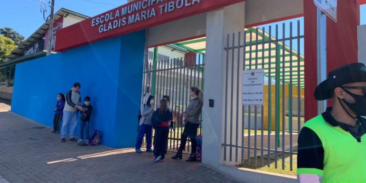 Aulas presenciais voltam a ser obrigatórias a partir da semana que vem em Cascavel