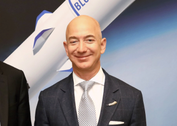Bilionário Jeff Bezos processa a Nasa por contrato lunar