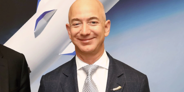 Bilionário Jeff Bezos processa a Nasa por contrato lunar