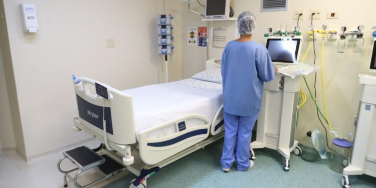 Boletim: Sesa confirma mais 1.694 casos e 52 mortes por Covid no PR neste domingo