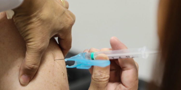 Com avanço da vacinação, UFPR indica “plano B” na fase de testes em voluntários