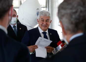 Covid-19: vacina brasileira poderá ser incluída no PNI, afirma ministro Marcos Pontes