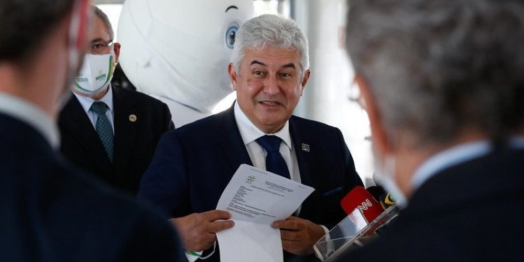 Covid-19: vacina brasileira poderá ser incluída no PNI, afirma ministro Marcos Pontes