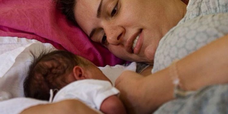 Unicef garante ser seguro amamentar mesmo em casos positivos de Covid-19