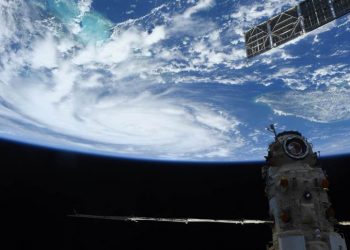 Nasa e SpaceX lançam cápsula de reabastecimento em direção à Estação Espacial